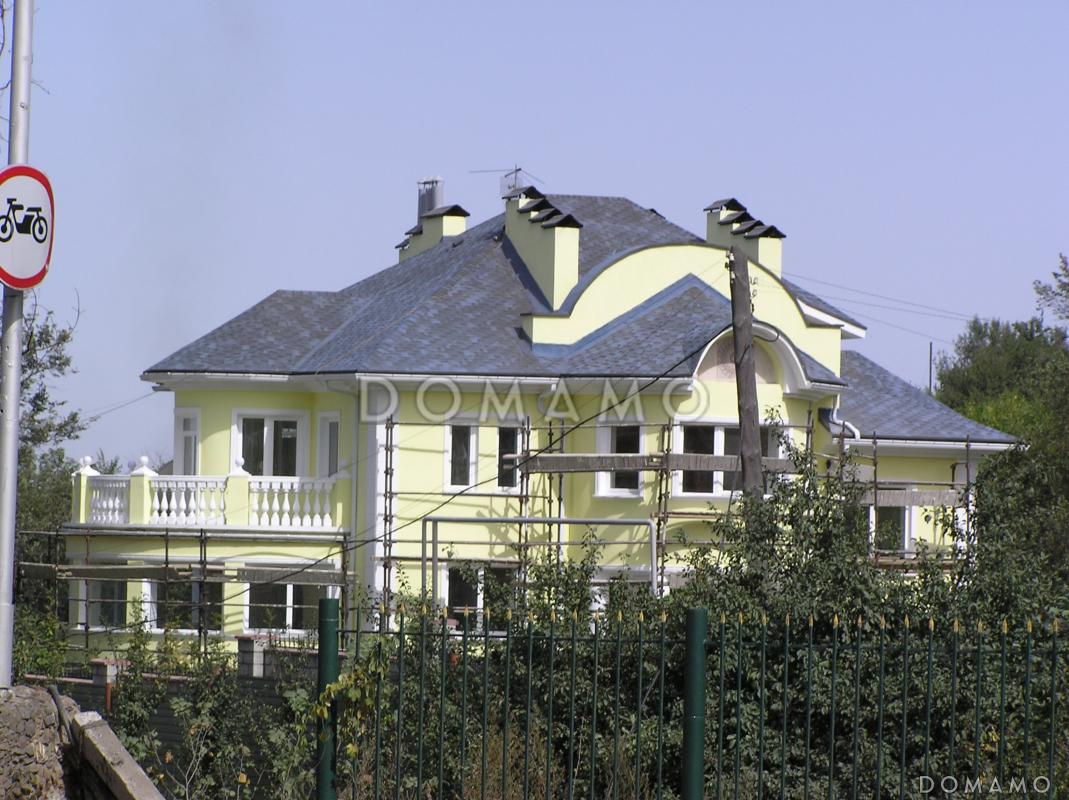 Проект коттеджа с двусветной гостиной, сауной и балконом / 2