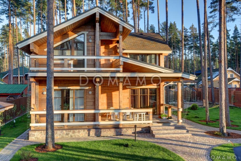 Проект двухэтажного дома из клееного бруса с двумя гостевыми комнатами на первом этаже / 1