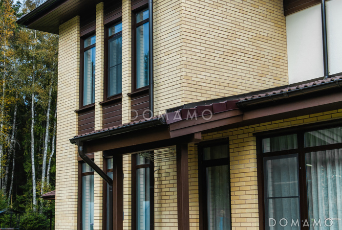 Проект дома из пеноблоков с эркером и балконом