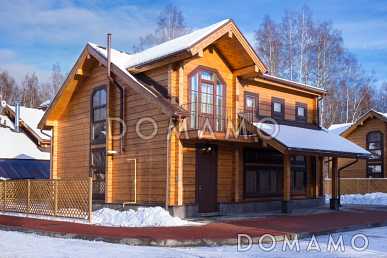 Проект двухэтажного дома из клееного бруса с изолированной кухней-столовой Проект двухэтажного дома из клееного бруса с изолированной кухней-столовой