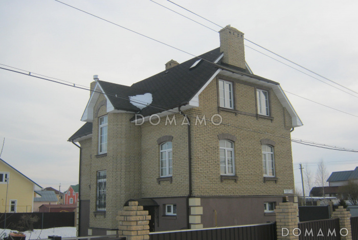 Проект коттеджа с парадным входом из газобетона