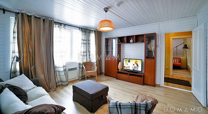 Проект дома из бруса с  тремя отдельными комнатами на втором этаже