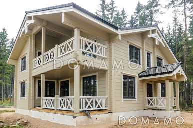 Проект двухэтажного дома из клееного бруса с пятью спальнями Проект двухэтажного дома из клееного бруса с пятью спальнями