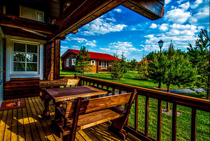 Проект небольшого одноэтажного деревянного дома из клееного бруса с двумя спальнями