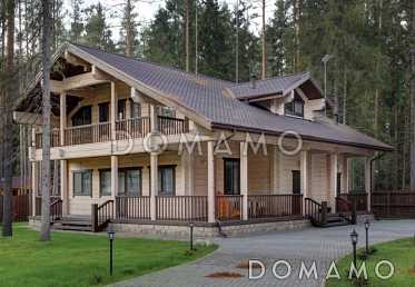 Проект дома из клееного бруса с просторным балконом на втором этаже Проект дома из клееного бруса с просторным балконом на втором этаже