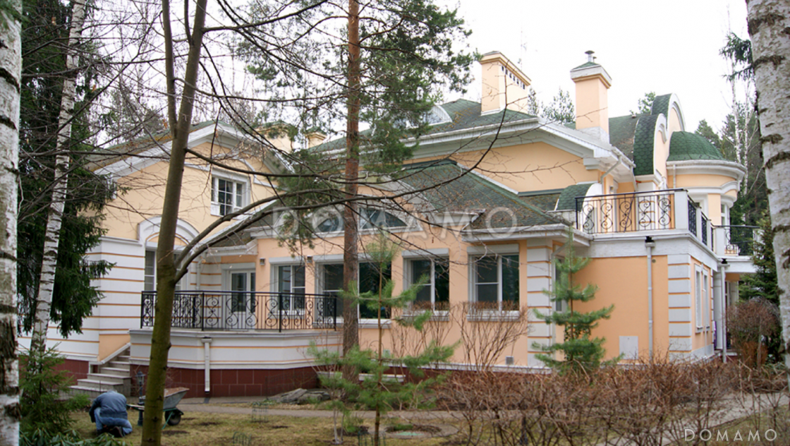 Проект коттеджа с двусветной гостиной и бассейном / 2