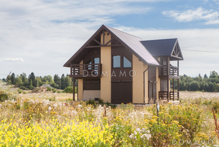 Проект каркасного дома с двумя балконами на мансардном этаже Проект каркасного дома с двумя балконами на мансардном этаже