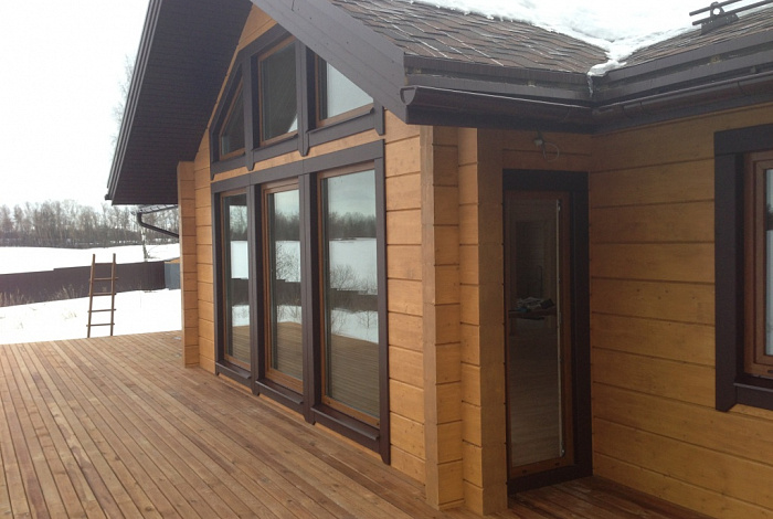 Проект одноэтажного деревянного дома из клееного бруса с изолированной небольшой кухней