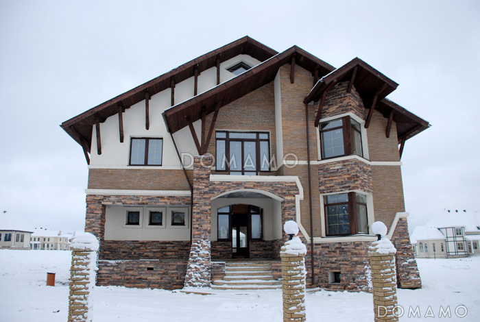 Проект коттеджа в стиле шале с двусветной гостиной Проект коттеджа в стиле шале с двусветной гостиной