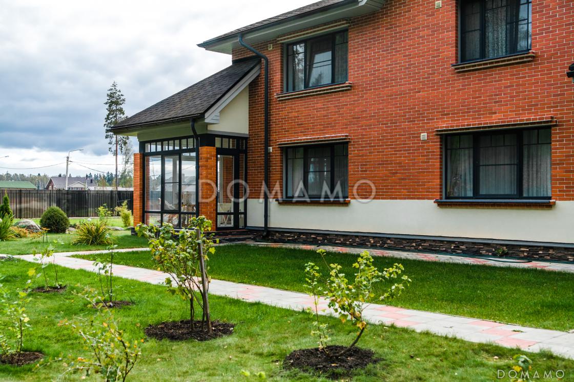 Проект дома из газобетона с панорамным остеклением на веранде, гаражом и навесом для авто / 15