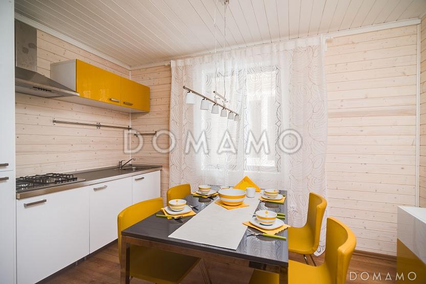 Проект дома с деревянной обшивкой вагонкой с небольшой кладовой / 15