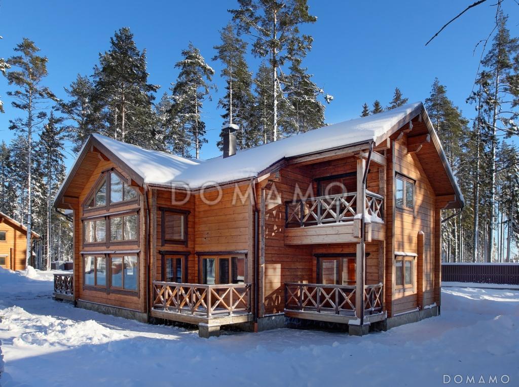 Проект двухэтажного дома из клееного бруса с тремя небольшими террасами на первом этаже / 2