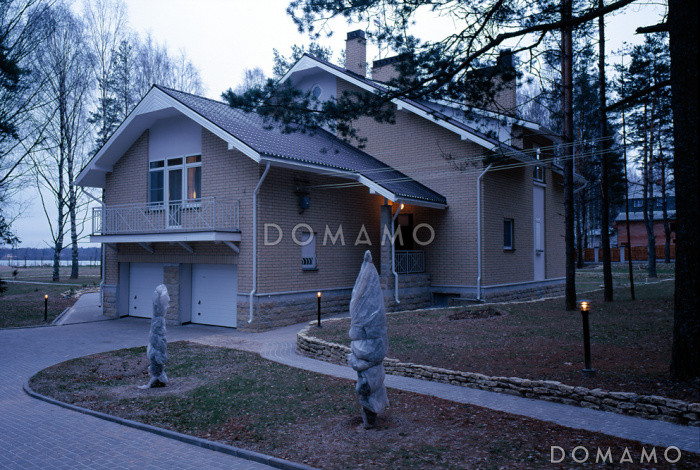 Проект дома из пеноблоков с гаражом и бассейном расположенные на цокольном этаже Проект дома из пеноблоков с гаражом и бассейном расположенные на цокольном этаже