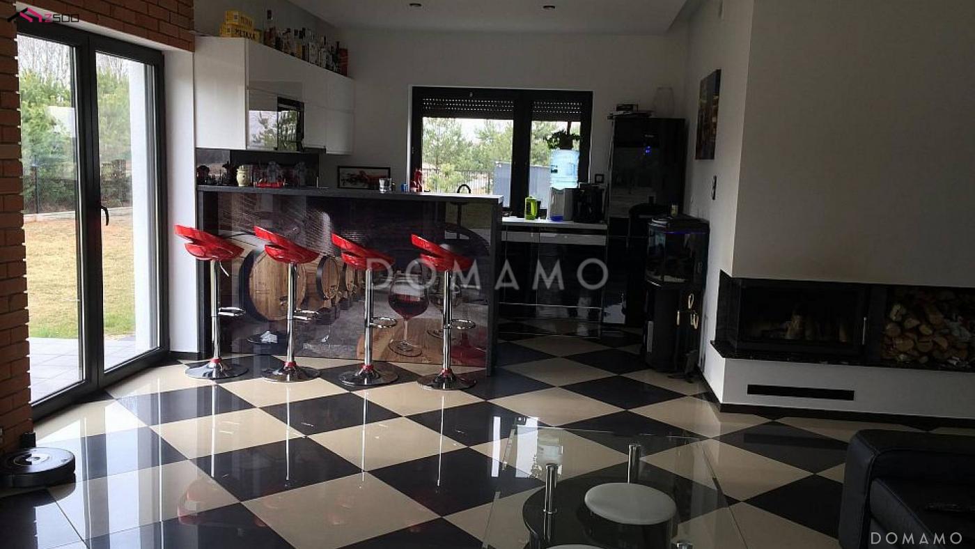 Проект небольшого современного одноэтажного дома из газобетона с тремя спальнями и красивой террасой / 28