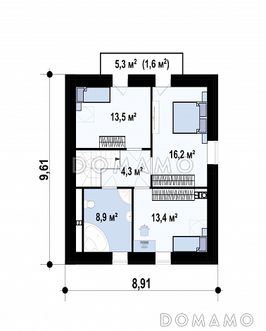 Проект загородного дома с камином в гостиной, изолированной кухней, открытой террасой / План мансардного этажа