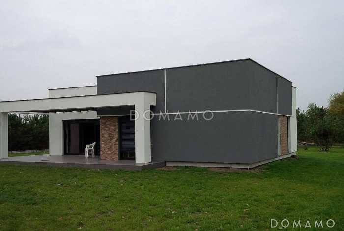 Проект небольшого современного одноэтажного дома из газобетона с тремя спальнями и красивой террасой Проект небольшого современного одноэтажного дома из газобетона с тремя спальнями и красивой террасой