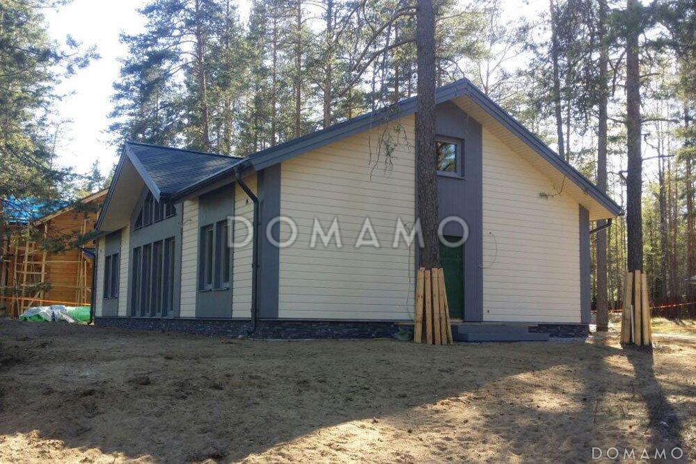 Проект каркасного дома в скандинавском стиле с панорамными окнами и светлой гостиной / 5