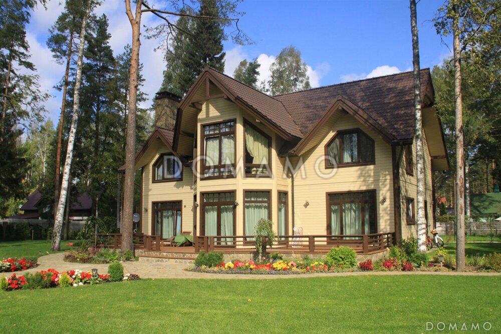 Проект каркасного дома в скандинавском стиле с террасой, эркером и большими окнами / 1