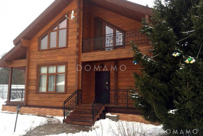 Проект деревянного дома из клееного бруса с гостинной на втором этаже Проект деревянного дома из клееного бруса с гостинной на втором этаже