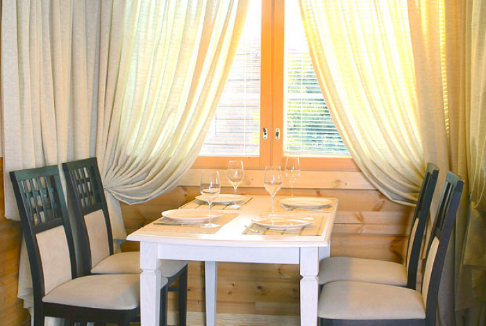 Проект небольшого одноэтажного деревянного дома из клееного бруса с двумя спальнями