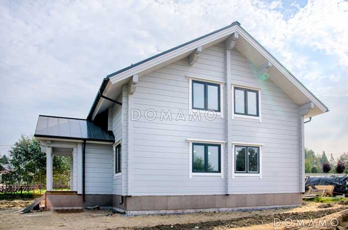 Проект дома из клееного бруса с просторной сауной и спальней на первом этаже Проект дома из клееного бруса с просторной сауной и спальней на первом этаже