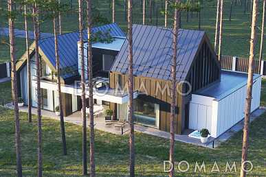 Проект сблокированного дома с спа-зоной, джакузи под открытым небом, просторной гостиной-столовой