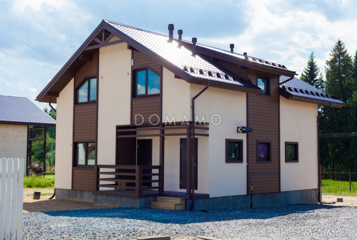 Проект каркасного дома с просторной террасой во всю ширину дома