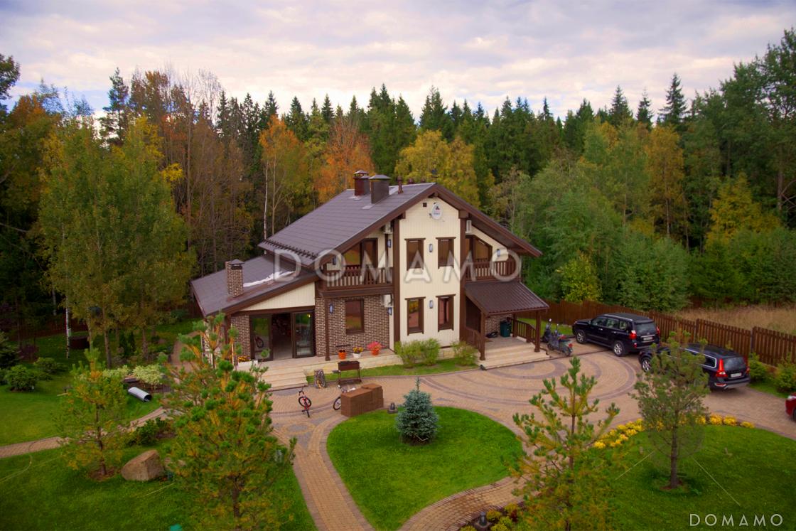 Проект дома из кирпича с цокольным этажом и небольшим бассейном / 2