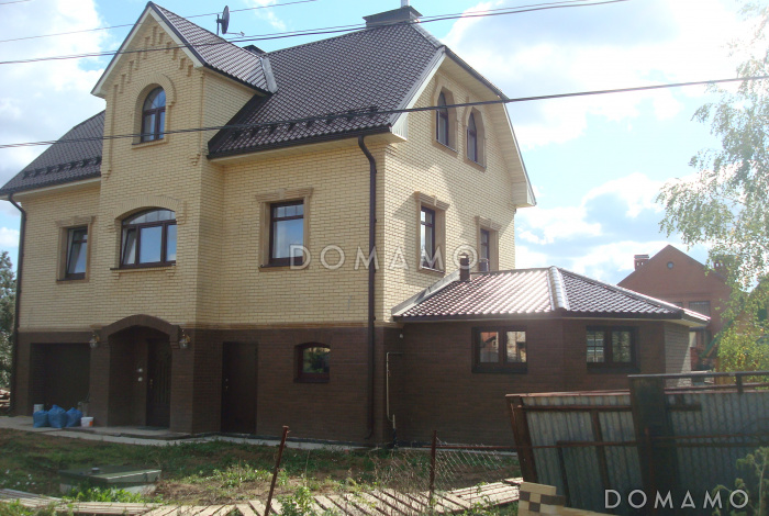 Проект коттеджа с бассейном и гаражом