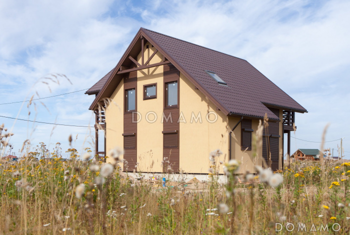 Проект каркасного дома с двумя балконами на мансардном этаже Проект каркасного дома с двумя балконами на мансардном этаже