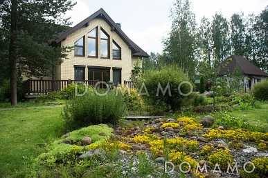 Проект кирпичного дома с навесом для машины