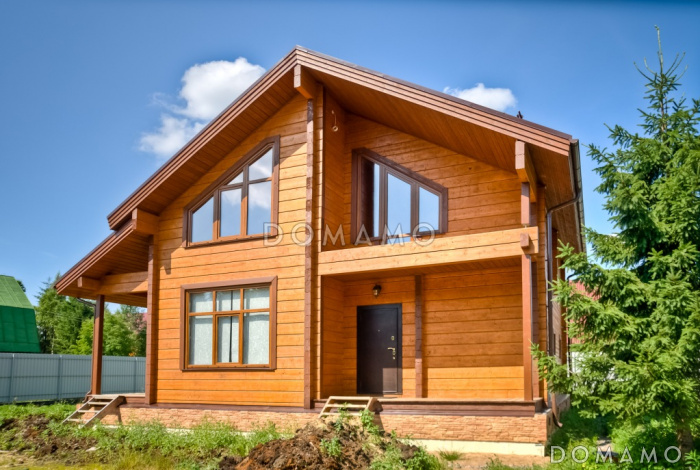 Проект деревянного дома из клееного бруса с гостинной на втором этаже Проект деревянного дома из клееного бруса с гостинной на втором этаже