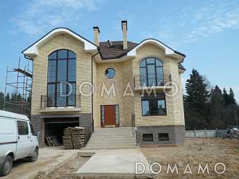 Проект дома из кирпича с гаражом и биллиардной