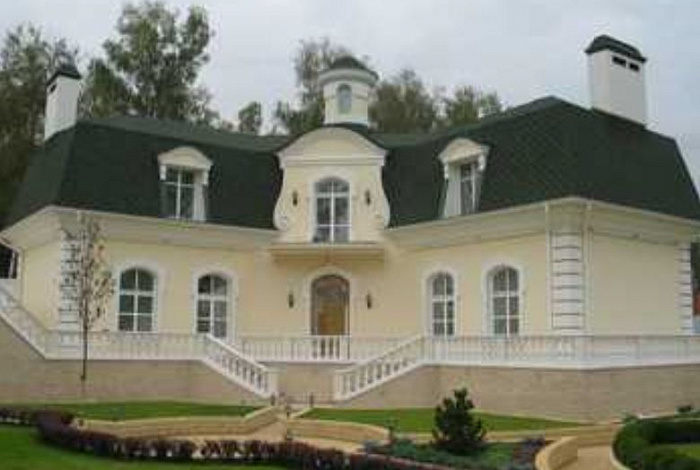 Проект дома из кирпича с бассейном и сауной на цокольном этаже