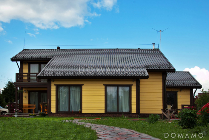 Проект кирпичного дома с балконом