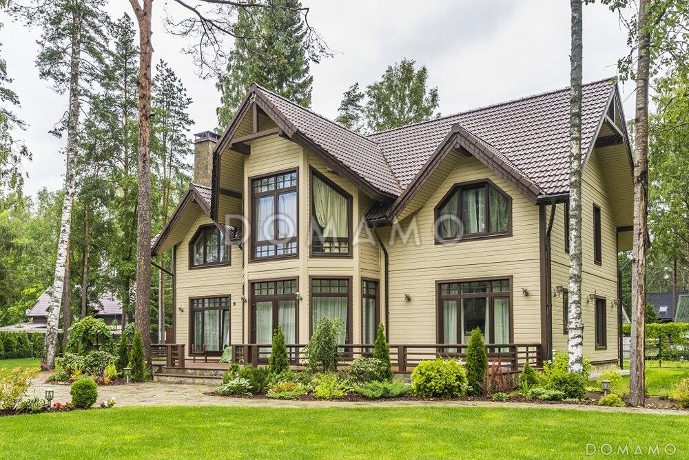 Проект коттеджа из газобетона с мансардой, эркером, светлой гостиной и открытой террасой / 2