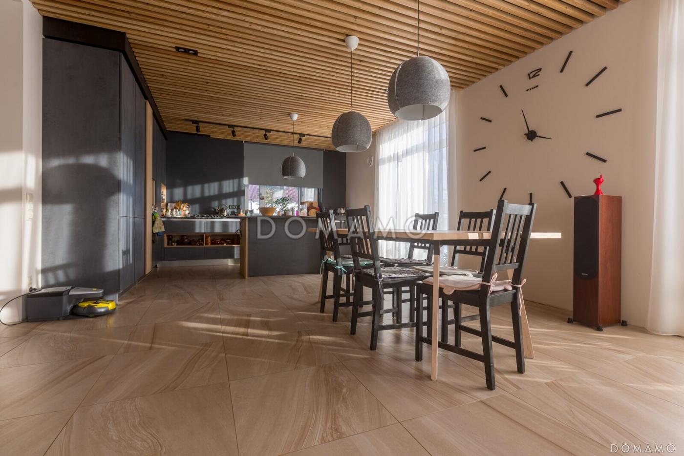 Проект двухэтажного кирпичного дома с террасой, балконом, сауной и 5 спальнями / 22