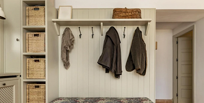 Прихожая в загородном доме