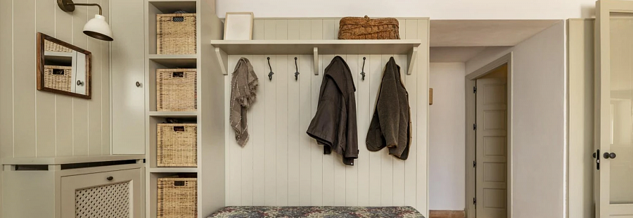 Прихожая в загородном доме