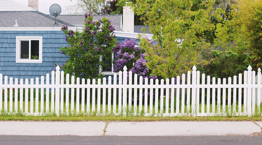 Как выбрать забор для дачи