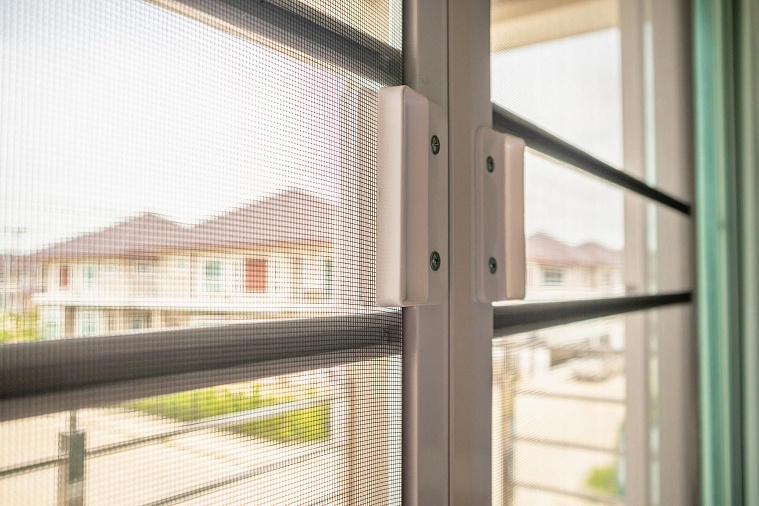 Москитные сетки: как помыть, высушить и спокойно поставить обратно