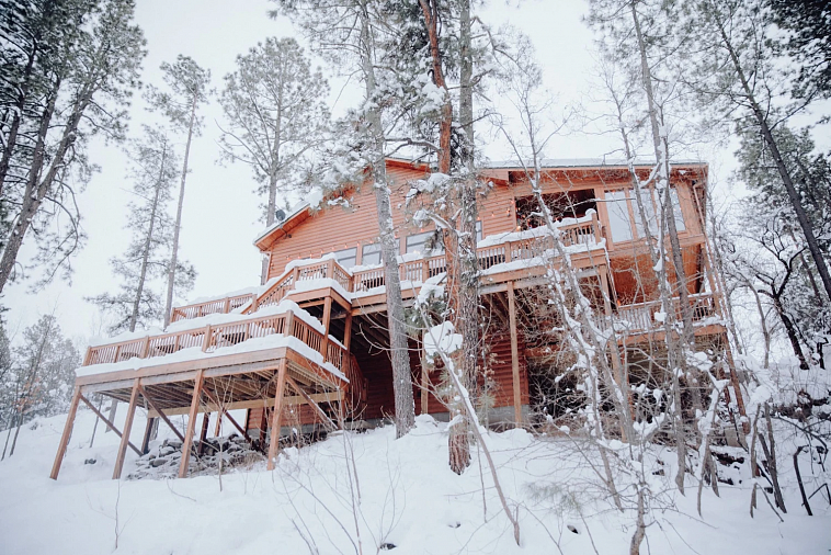 Чем и как защитить деревянные конструкции на улице