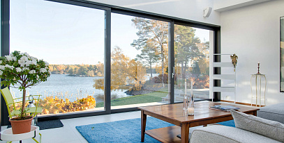 Панорамное остекление загородного дома — преимущества и недостатки