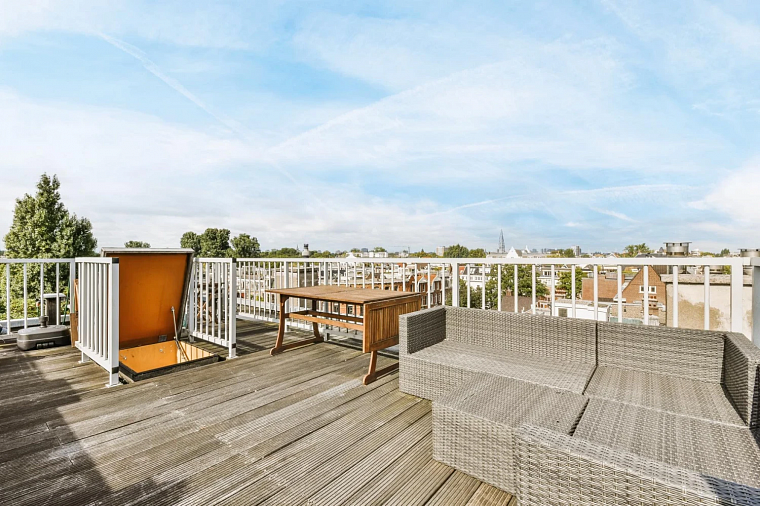 Особенности домов с плоской крышей — преимущества и недостатки