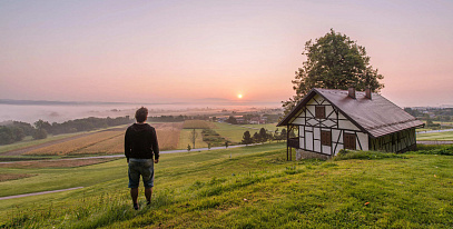 Отличия загородного дома от дачи