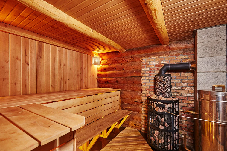 На каком расстоянии от забора можно строить баню