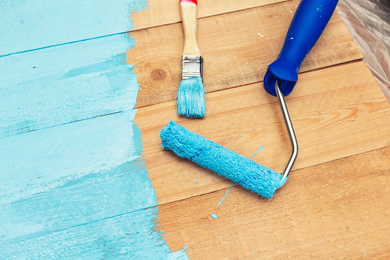Чем покрасить деревянный пол в доме
