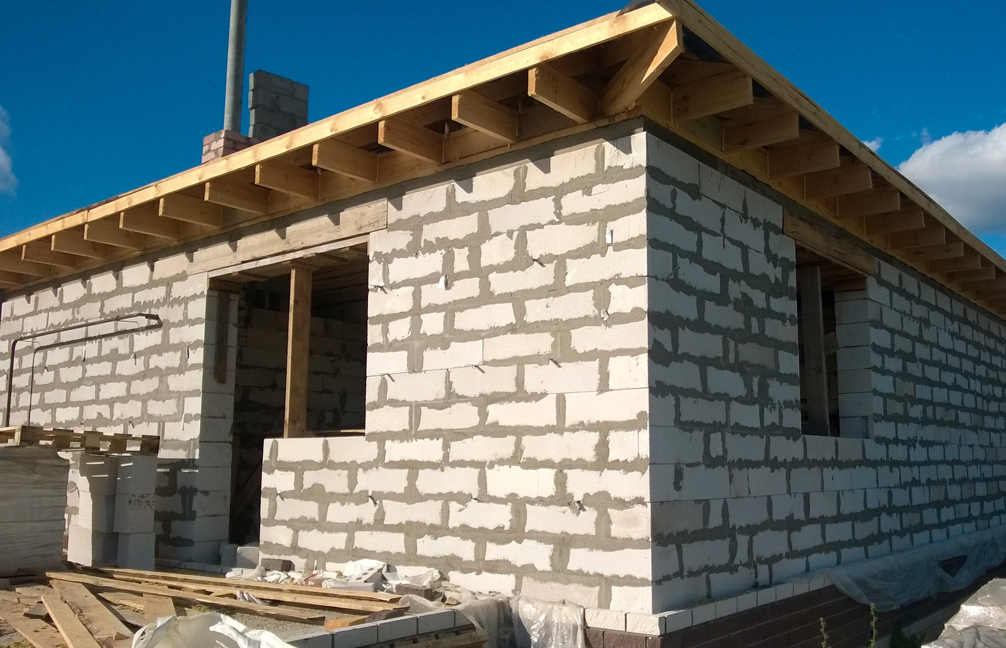 Газоблок или пеноблок — что лучше для дома?